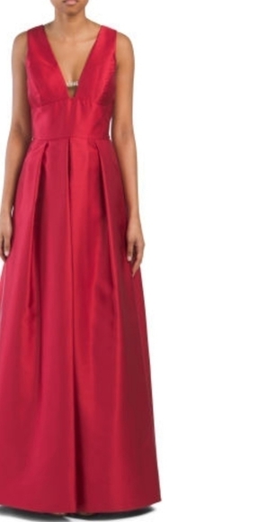 𝅺Nicole Miller Sleeveless Deep V Neck Gown - Picture 14 of 14